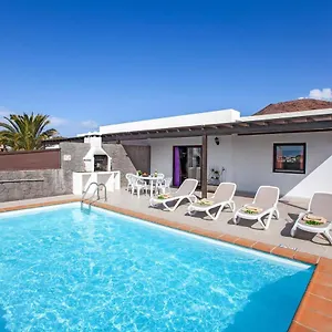 https://lucia-playa-blanca-lanzarote.in-canary-islands.com