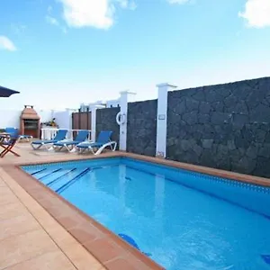 https://villa-rosa-costa-teguise-35508.in-canary-islands.com